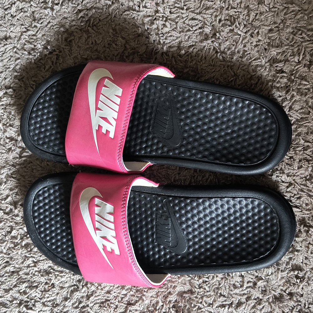 Nike women's slides size 7 pink